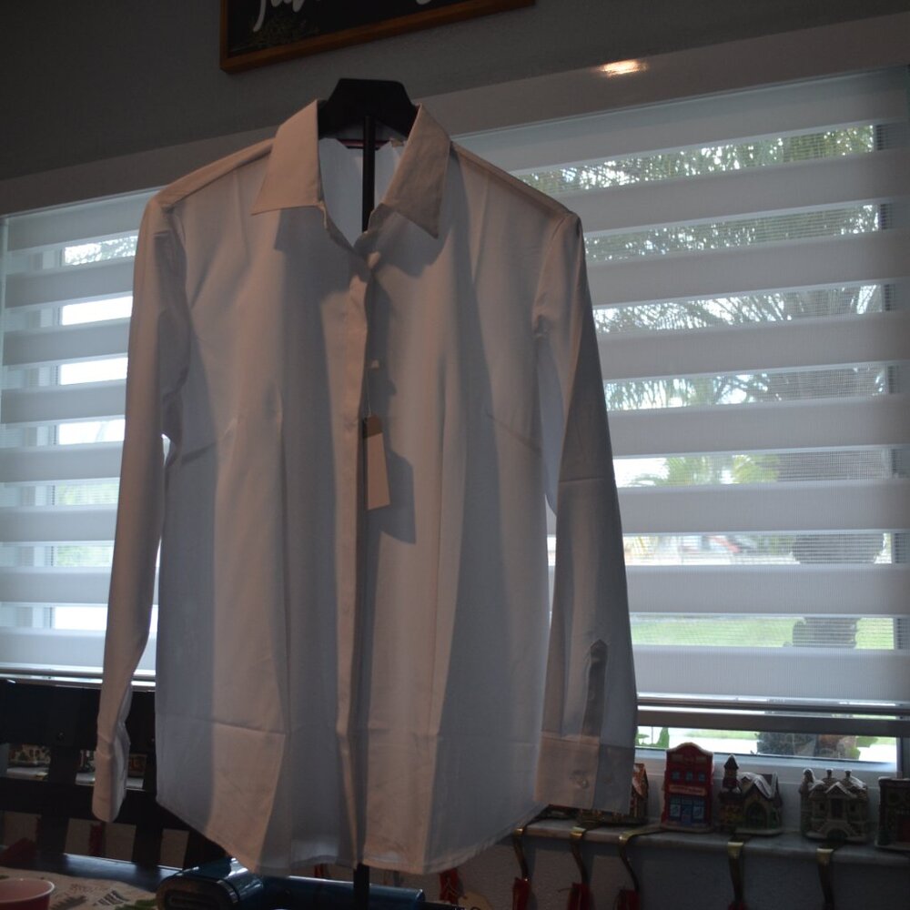 New Four way stretch white performance dress shirt. Size L.